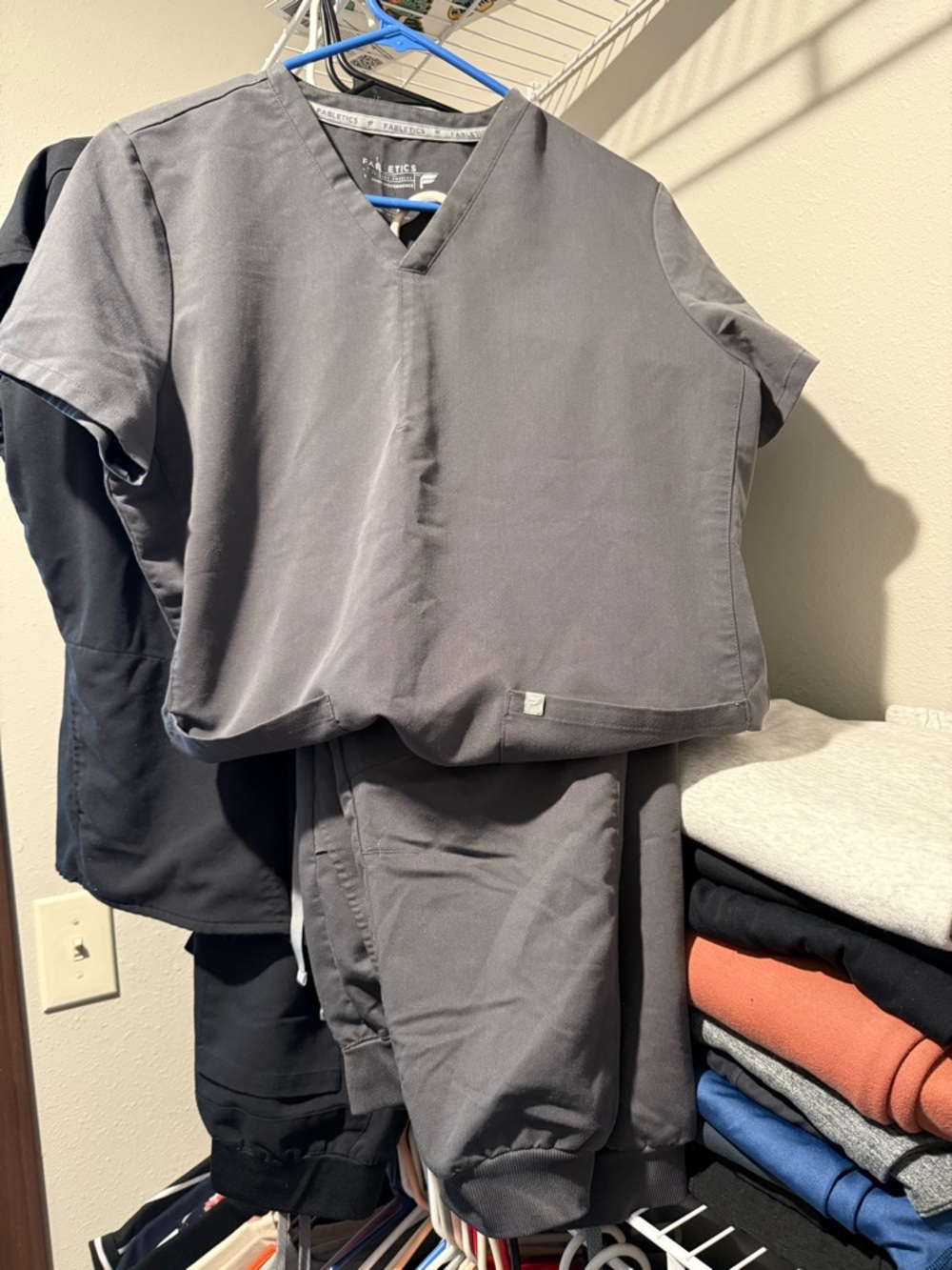 Fabletics Women's Gray Scrub Set